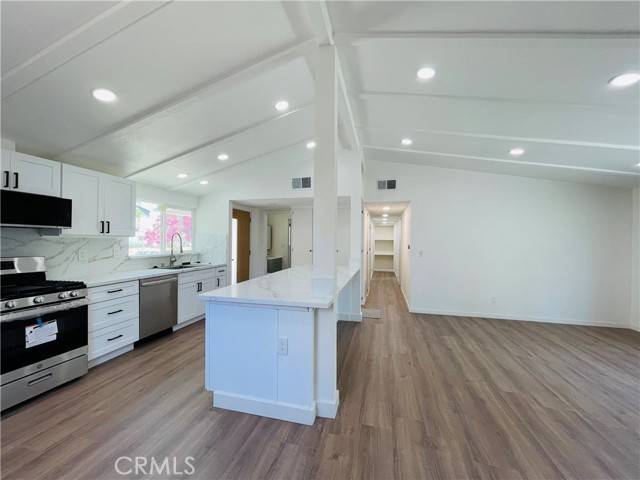 Reseda (los Angeles), CA 91335,18726 Gilmore Street