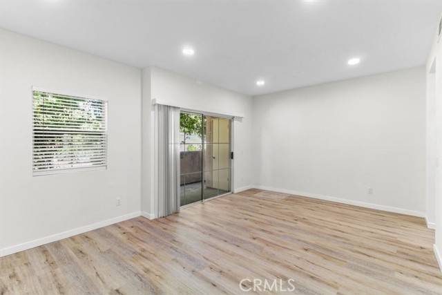 Los Angeles, CA 91406,7320 Balboa Boulevard #102