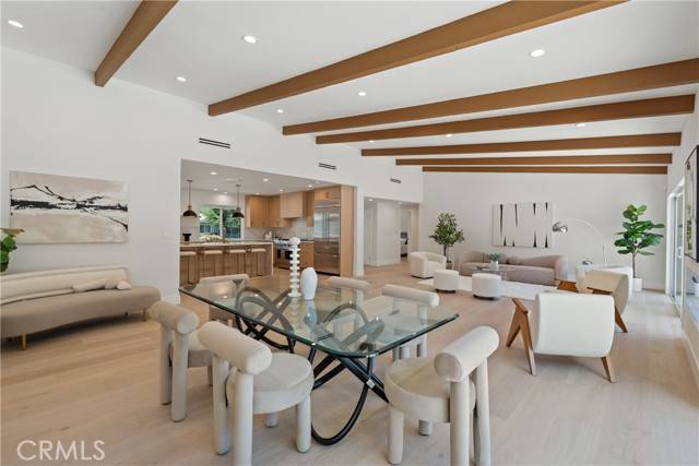 Woodland Hills (los Angeles), CA 91367,24320 Bessemer Street