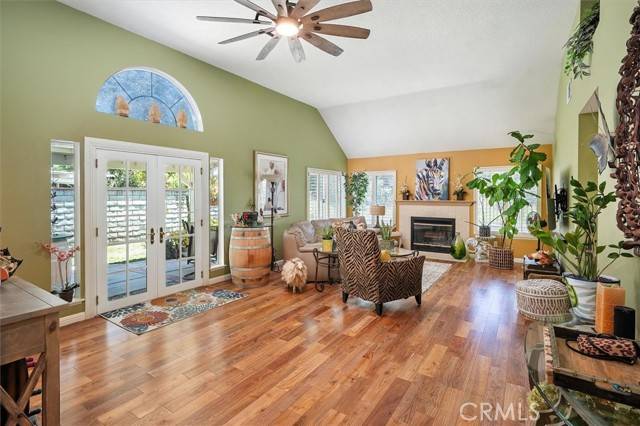 Valencia (santa Clarita), CA 91355,26309 Emerald Dove Drive