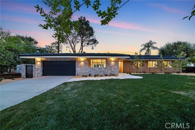 24153 Califa Street, Woodland Hills (los Angeles), CA 91367