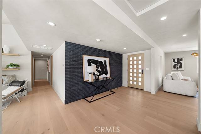 Woodland Hills (los Angeles), CA 91367,24153 Califa Street
