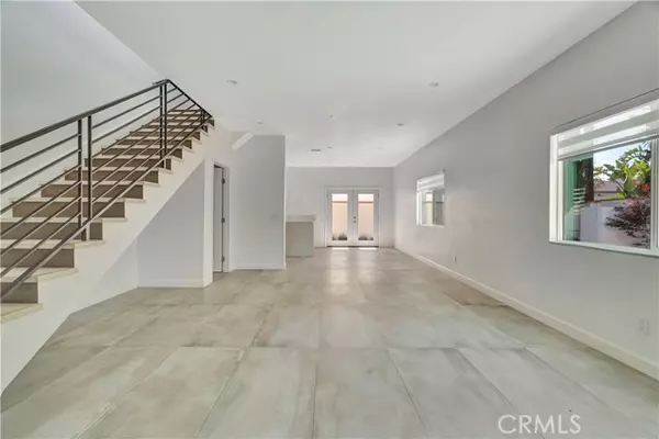 North Hollywood (los Angeles), CA 91605,6943 Goodland Avenue