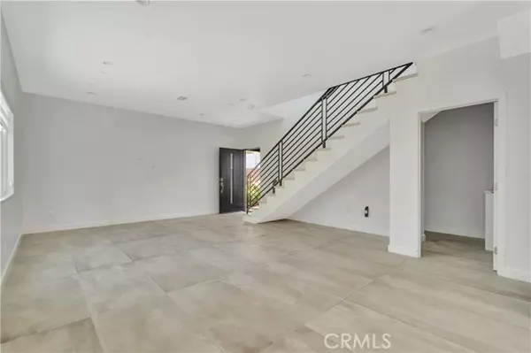 North Hollywood (los Angeles), CA 91605,6943 Goodland Avenue