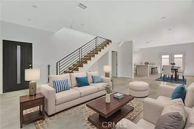 North Hollywood (los Angeles), CA 91605,6943 Goodland Avenue