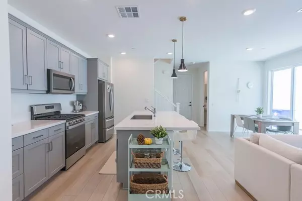 Valencia (santa Clarita), CA 91381,27474 Quiet View Place