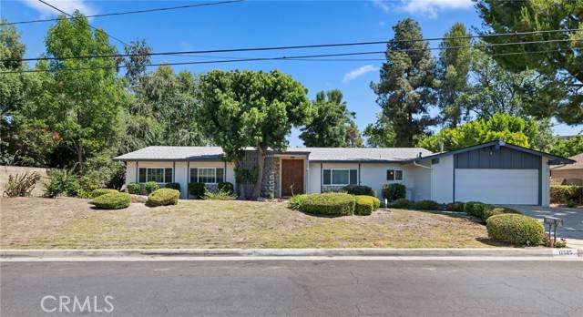 17525 Mayerling Street, Granada Hills (los Angeles), CA 91344