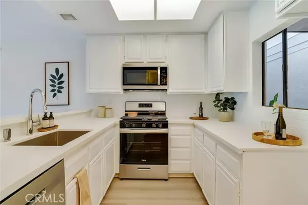 Los Angeles, CA 90068,3480 Barham Boulevard #215