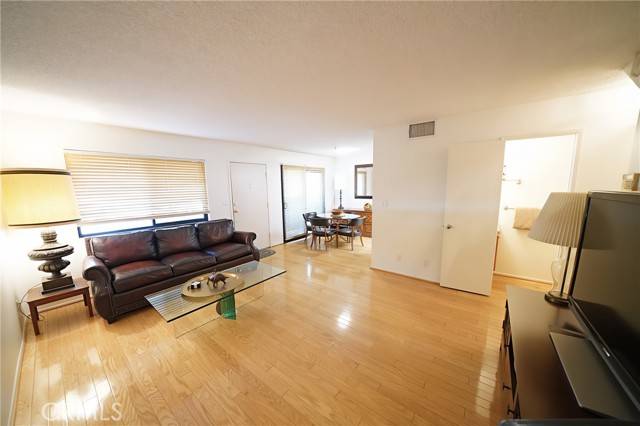 Reseda (los Angeles), CA 91335,18560 Vanowen Street #27
