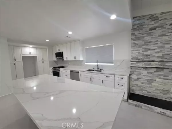 Sylmar (los Angeles), CA 91342,14935 Nora Place