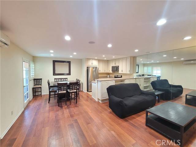 18530 Hatteras Street #324, Tarzana (los Angeles), CA 91356