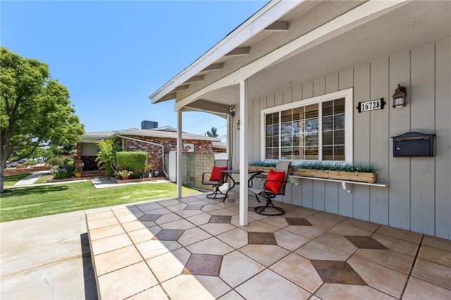 Granada Hills (los Angeles), CA 91344,16728 Los Alimos Street