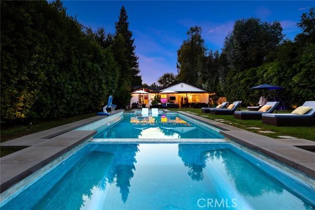 22900 Hatteras Street, Woodland Hills (los Angeles), CA 91367