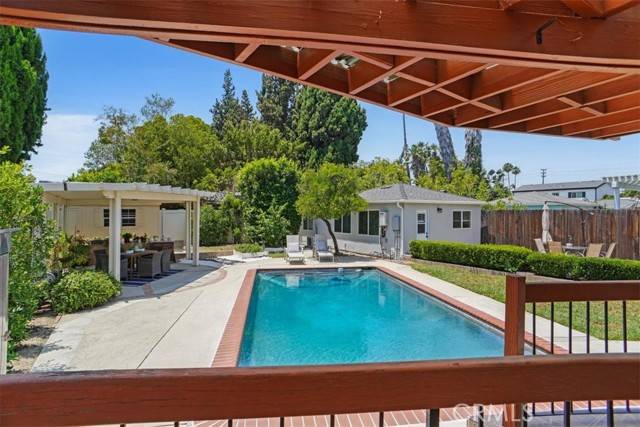 5525 Costello Avenue, Sherman Oaks, CA 91401