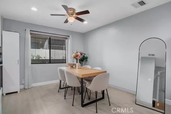 Sherman Oaks, CA 91423,14319 Addison Street #4
