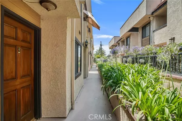 Glendale, CA 91202,1207 N Columbus Avenue