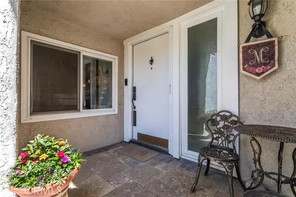 Valencia (santa Clarita), CA 91355,23130 Yvette Lane