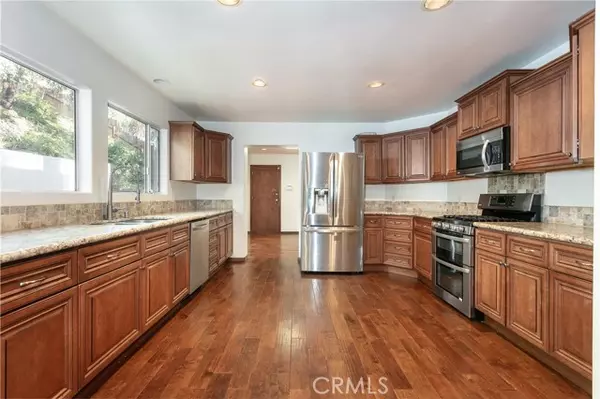Woodland Hills (los Angeles), CA 91364,21429 Rios Street