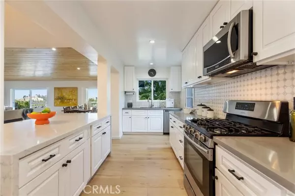 Woodland Hills (los Angeles), CA 91364,22253 Del Valle Street