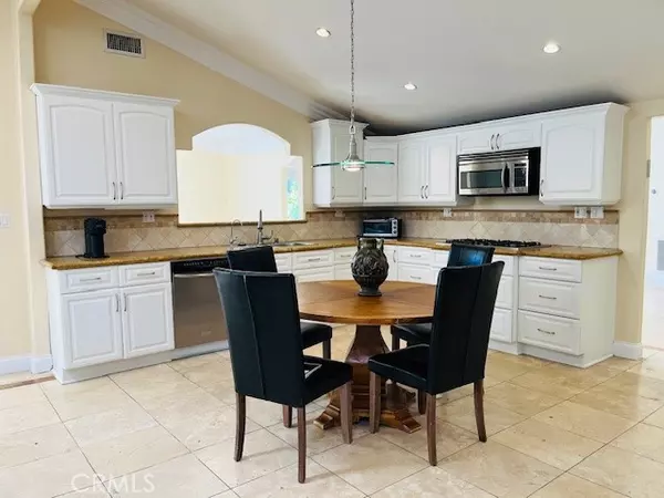 6201 Corbin Avenue, Tarzana (los Angeles), CA 91356