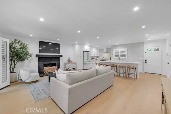 Woodland Hills (los Angeles), CA 91364,21412 Providencia Street