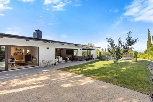5700 El Canon Avenue, Woodland Hills (los Angeles), CA 91367
