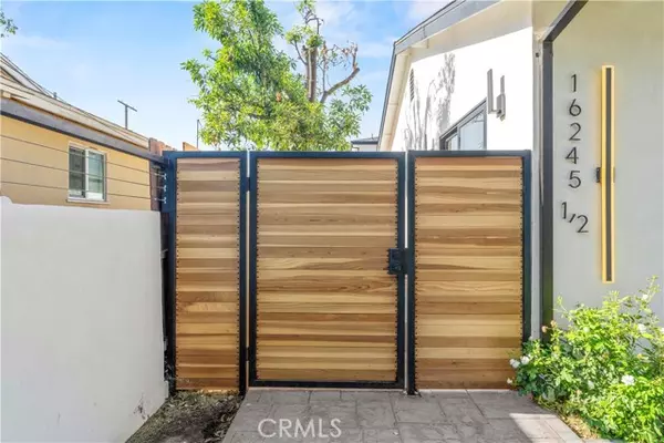 Granada Hills (los Angeles), CA 91344,16245 Chatsworth Street