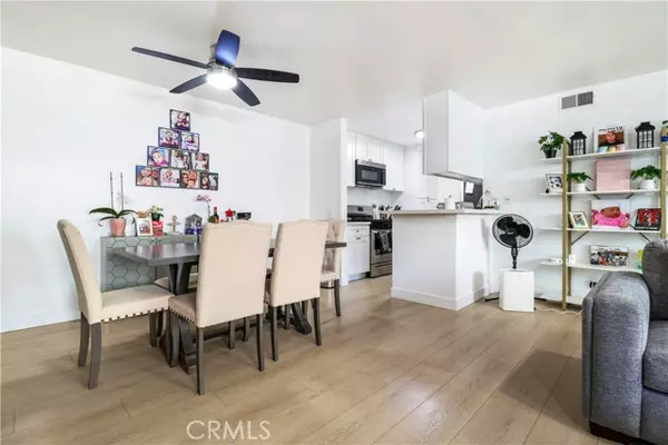 Tarzana (los Angeles), CA 91356,5700 Etiwanda Avenue #105