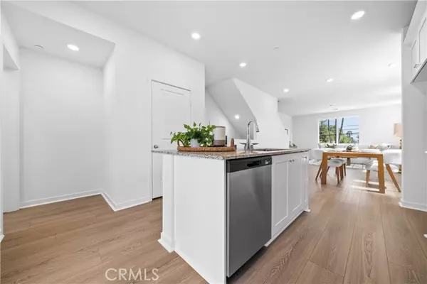 North Hills (los Angeles), CA 91343,9423 N Sepulveda Blvd #1
