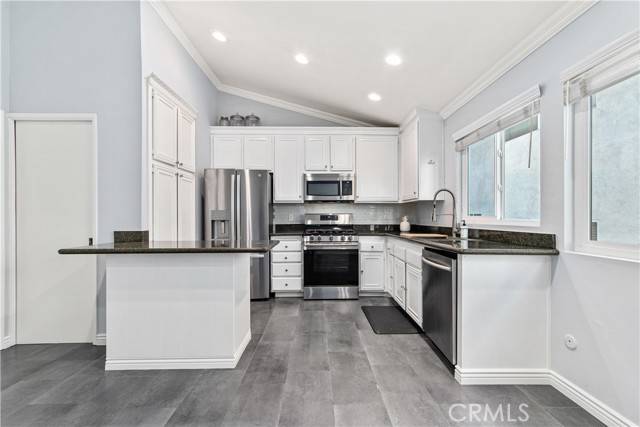 Tarzana (los Angeles), CA 91356,18631 Collins Street #10