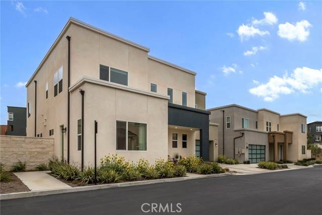 Valencia (santa Clarita), CA 91381,27018 California Court