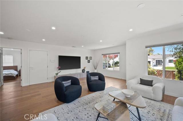 Encino (los Angeles), CA 91316,17642 Calvert Street