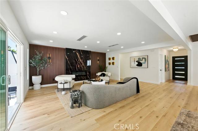 Sherman Oaks, CA 91401,13021 Killion Street