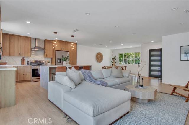 Tarzana (los Angeles), CA 91335,18406 Jovan Street