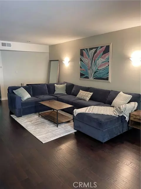 Woodland Hills (los Angeles), CA 91364,5404 Quakertown Avenue #1