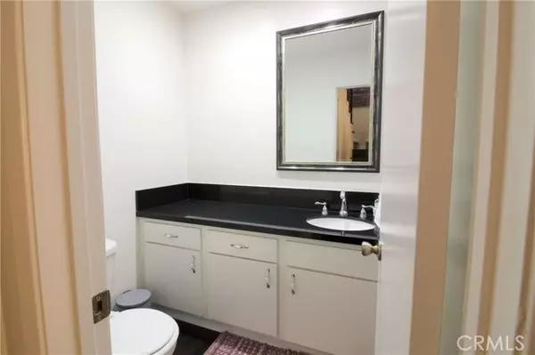Woodland Hills (los Angeles), CA 91364,5404 Quakertown Avenue #1