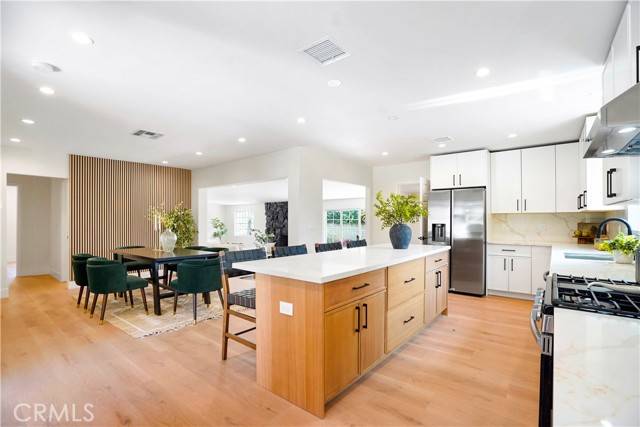 Tarzana (los Angeles), CA 91335,18324 Sylvan Street