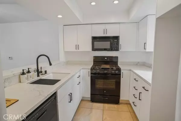 North Hollywood (los Angeles), CA 91601,11230 Peach Grove Street #206