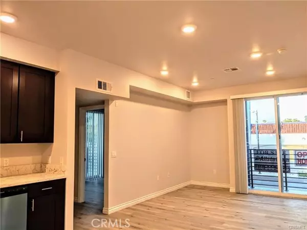 Reseda (los Angeles), CA 91335,7343 Reseda Boulevard #303