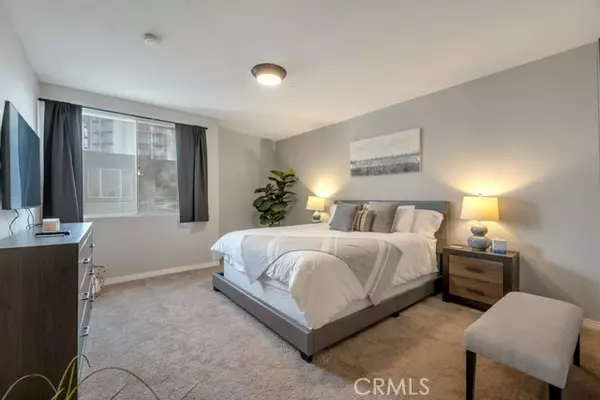 Los Angeles, CA 90049,171 N Church Lane #514