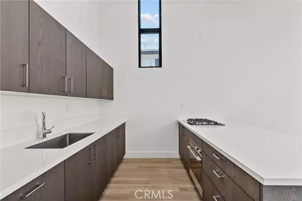 North Hollywood (los Angeles), CA 91601,5617 Klump Avenue