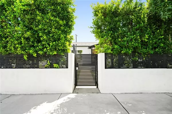 North Hollywood (los Angeles), CA 91605,8114 Coldwater Canyon Avenue