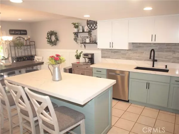 Valencia (santa Clarita), CA 91354,27104 Rio Prado Drive