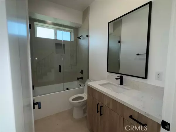 Valley Village, CA 91607,5044 Laurel Canyon Boulevard