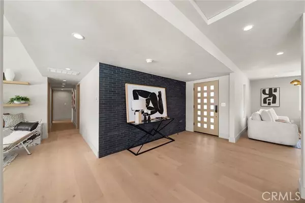 Woodland Hills (los Angeles), CA 91367,24153 Califa Street