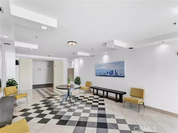 Encino (los Angeles), CA 91316,5350 White Oak Avenue #114