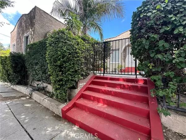 Hollywood (los Angeles), CA 90038,901 N El Centro Avenue