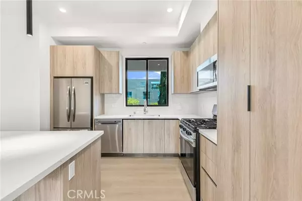 West Hollywood, CA 90046,848 N. Hayworth #302