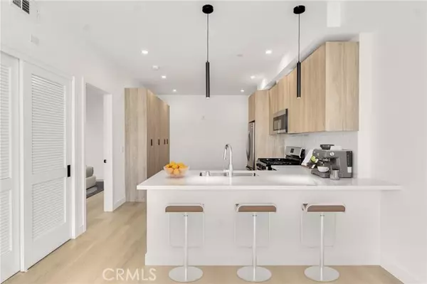 West Hollywood, CA 90046,848 N. Hayworth #303