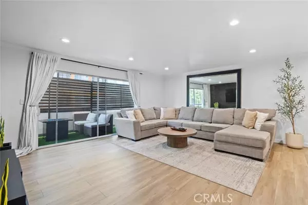 Sherman Oaks, CA 91423,14414 Addison Street #24